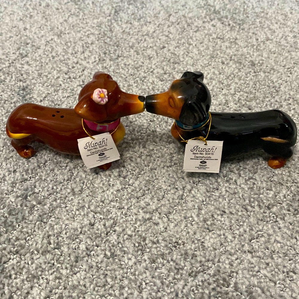 Mwah! Kissing Dachshunds Salt + Pepper shakers!